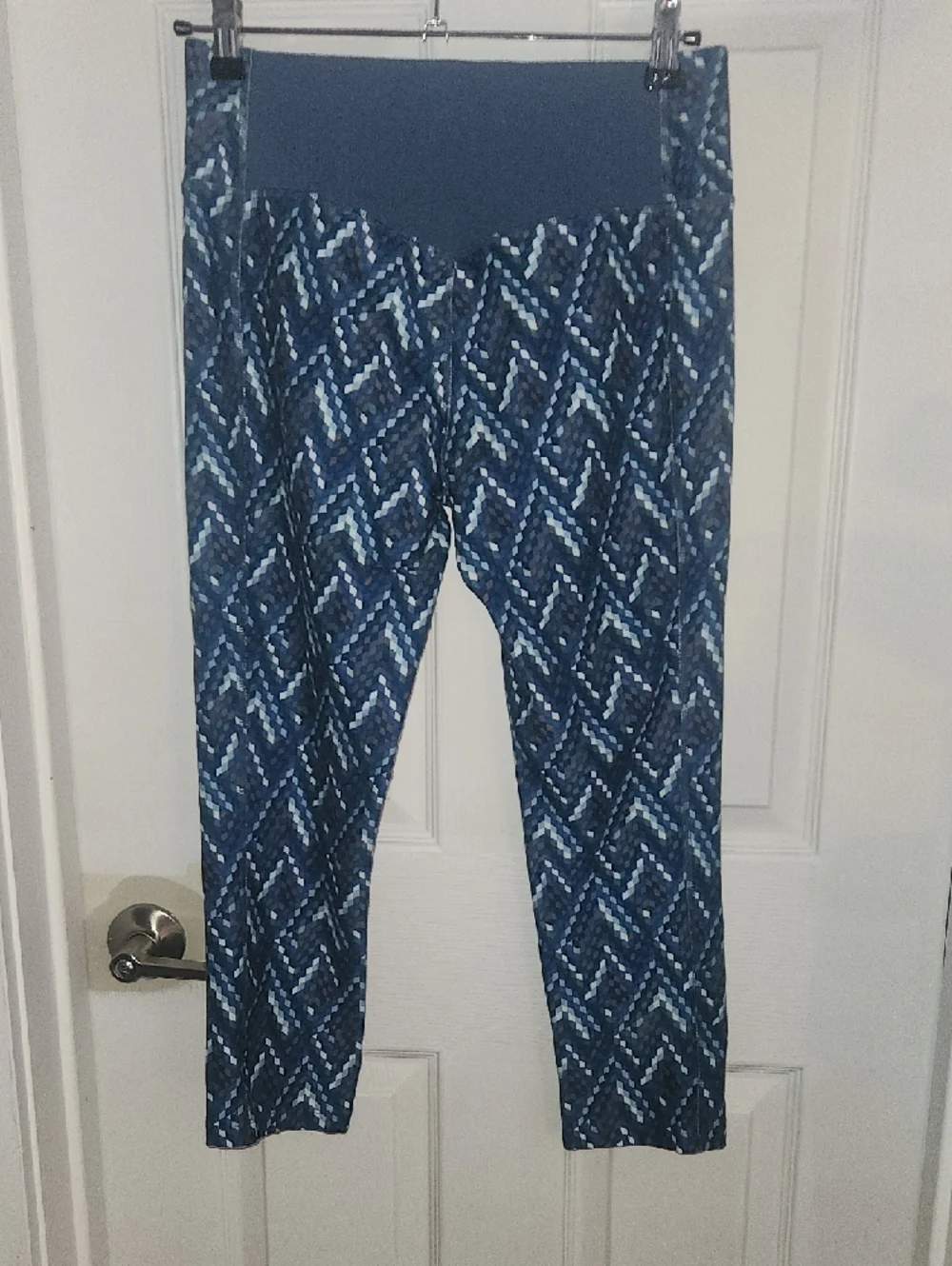 NIKE Dri Fit Power Legend Tight Fit Training Capri Tights